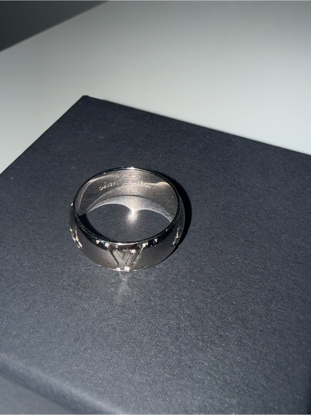 Authentic Louis Vuitton Ring Classic Monogram flowers/LV Signatures Size 9 - Picture 5 of 10